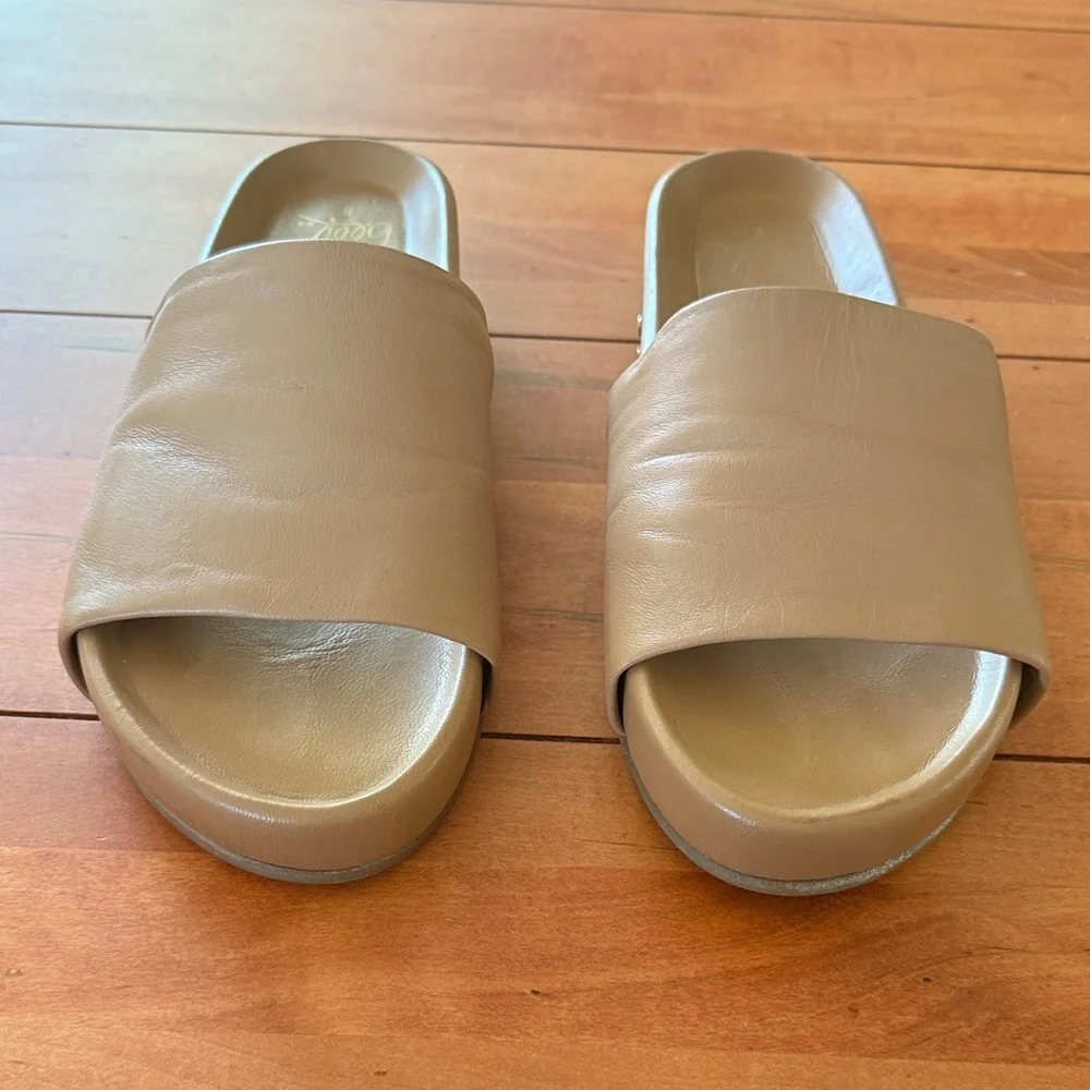 Beek Tan leather Slide Sandals, size 8